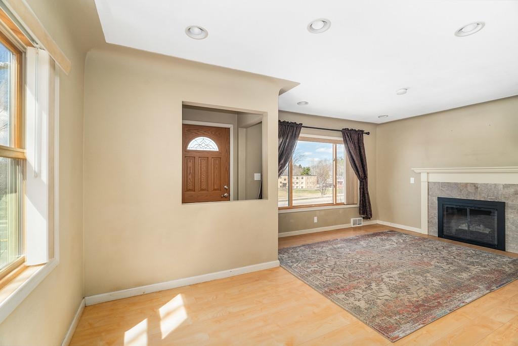 3902 Woodland Ave