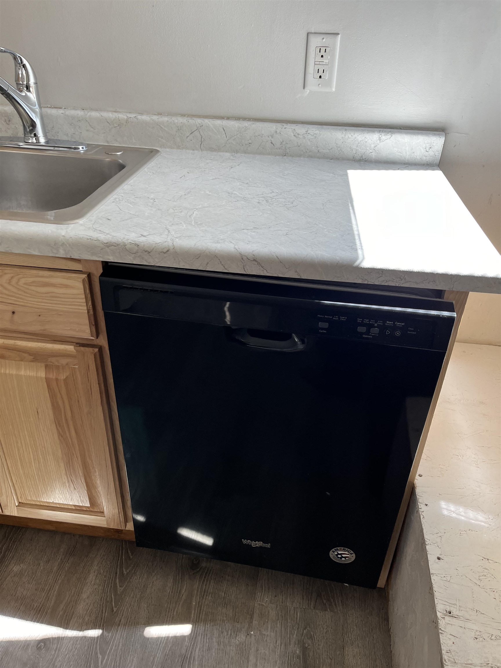 612 1/2 N 6th Ave E Unit: LL
