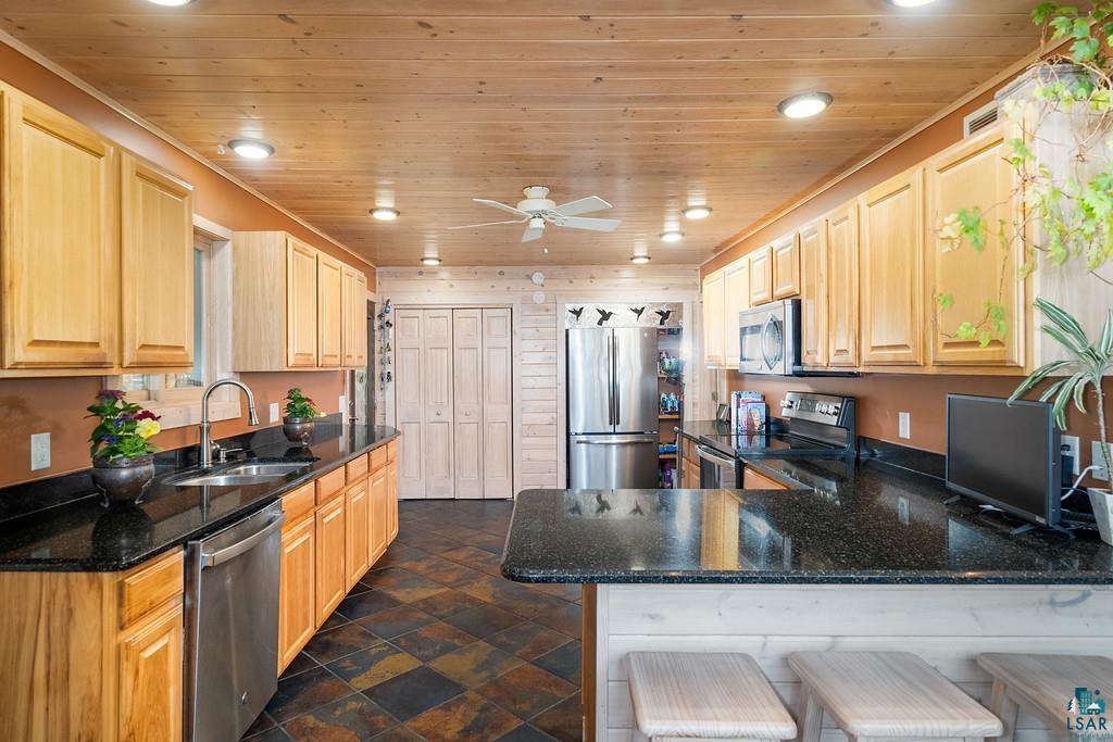 2161 Birch Point Rd