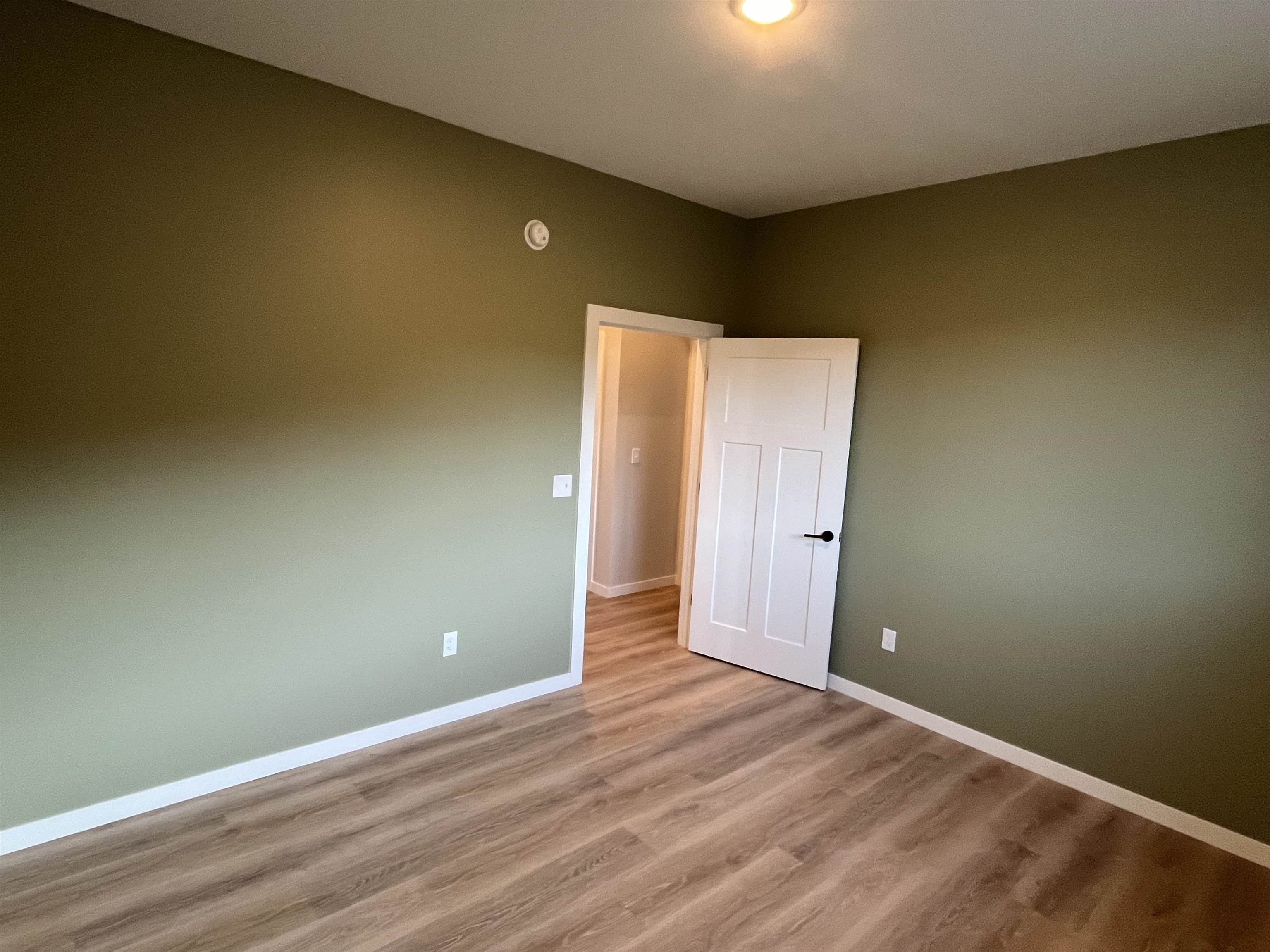 2102 N 40th Ave W