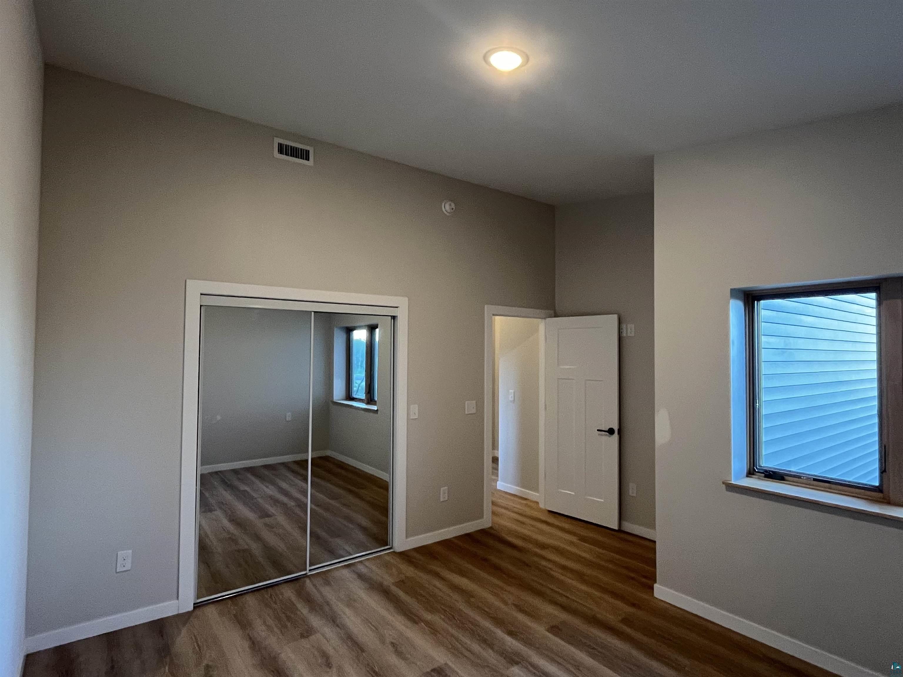 2102 N 40th Ave W