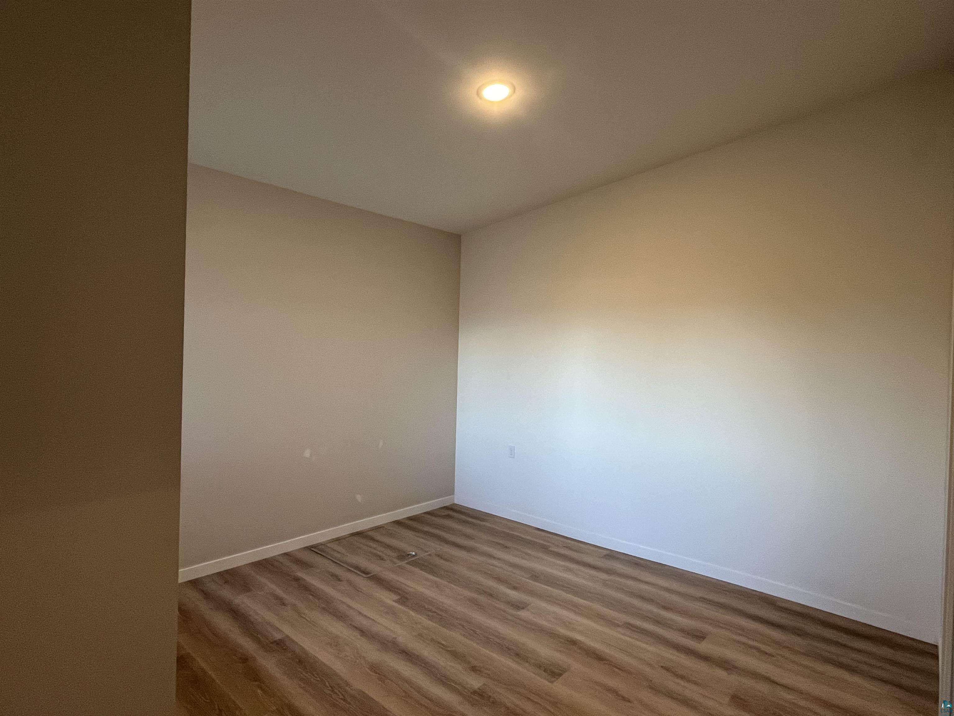 2102 N 40th Ave W