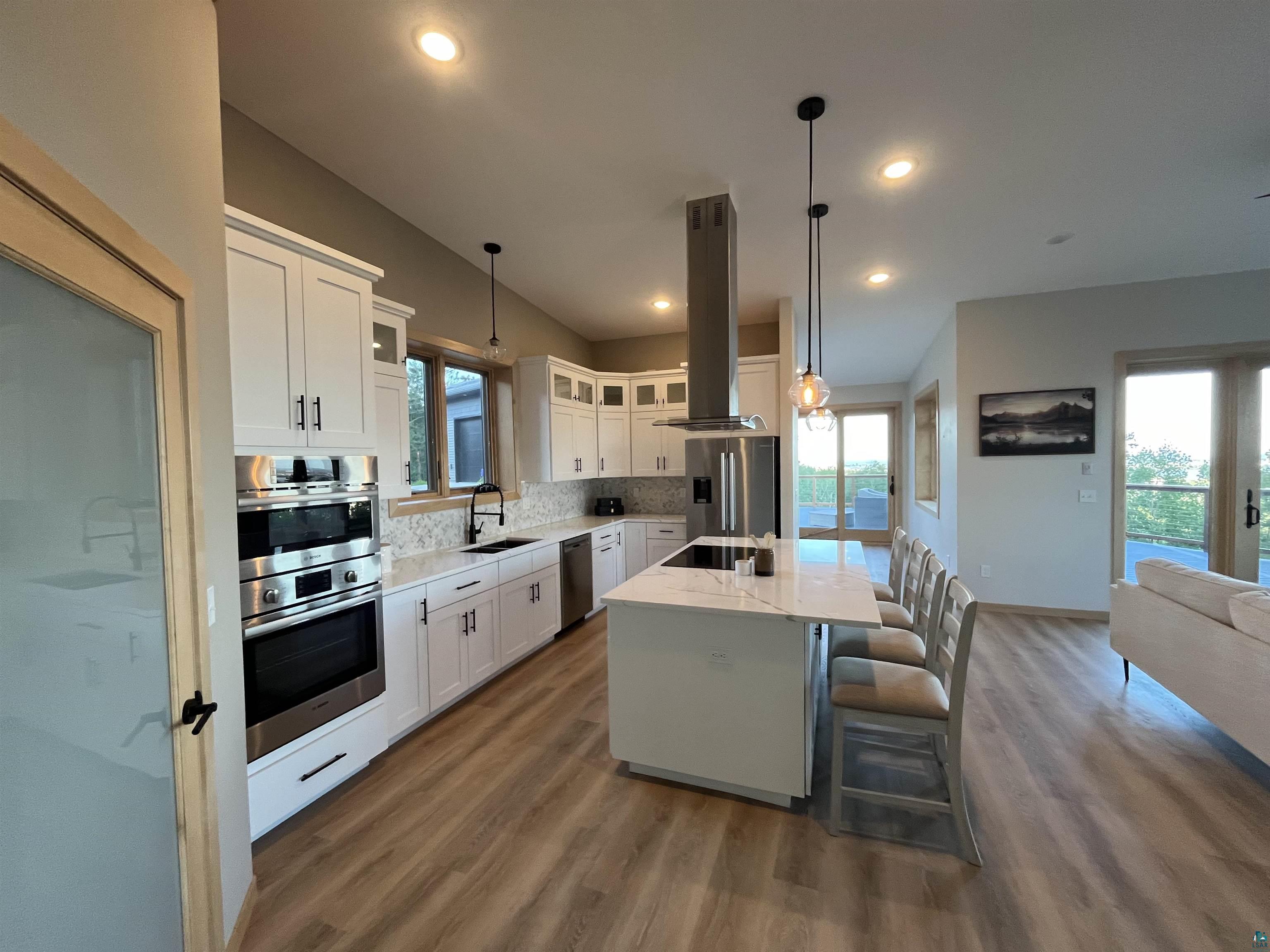 2102 N 40th Ave W