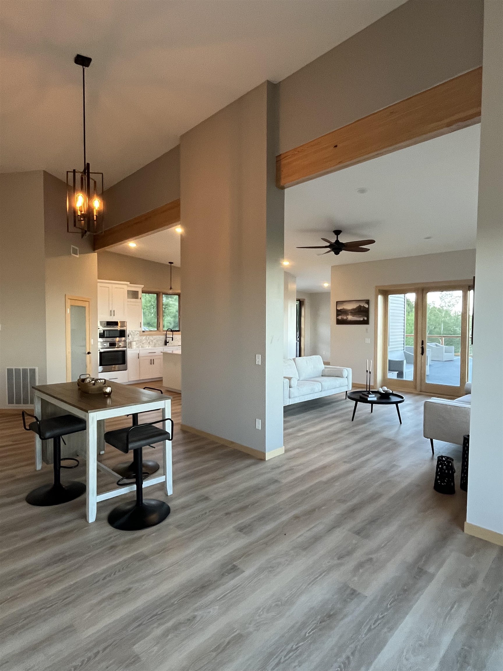 2102 N 40th Ave W