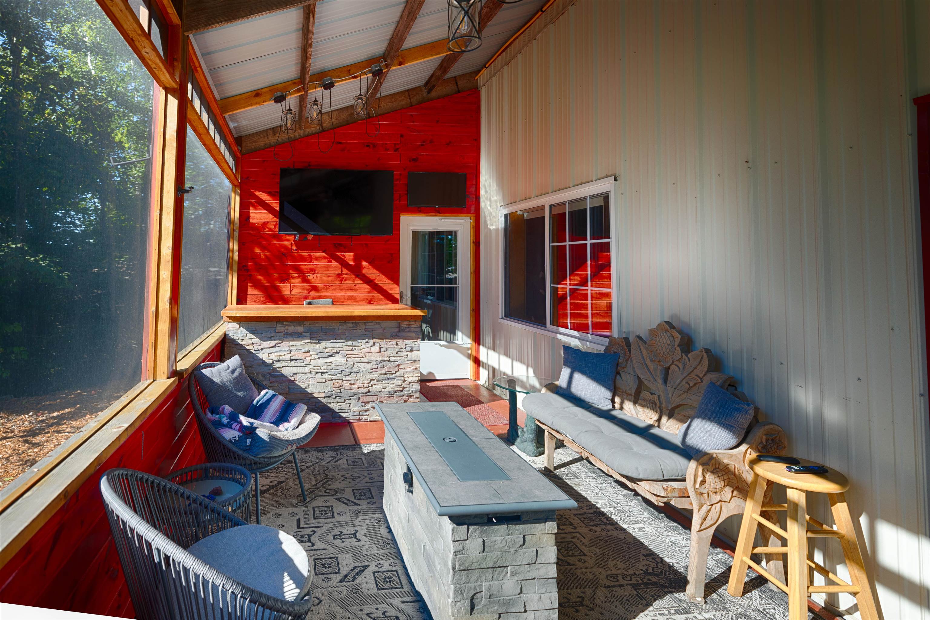 2374 E Cabin Cr