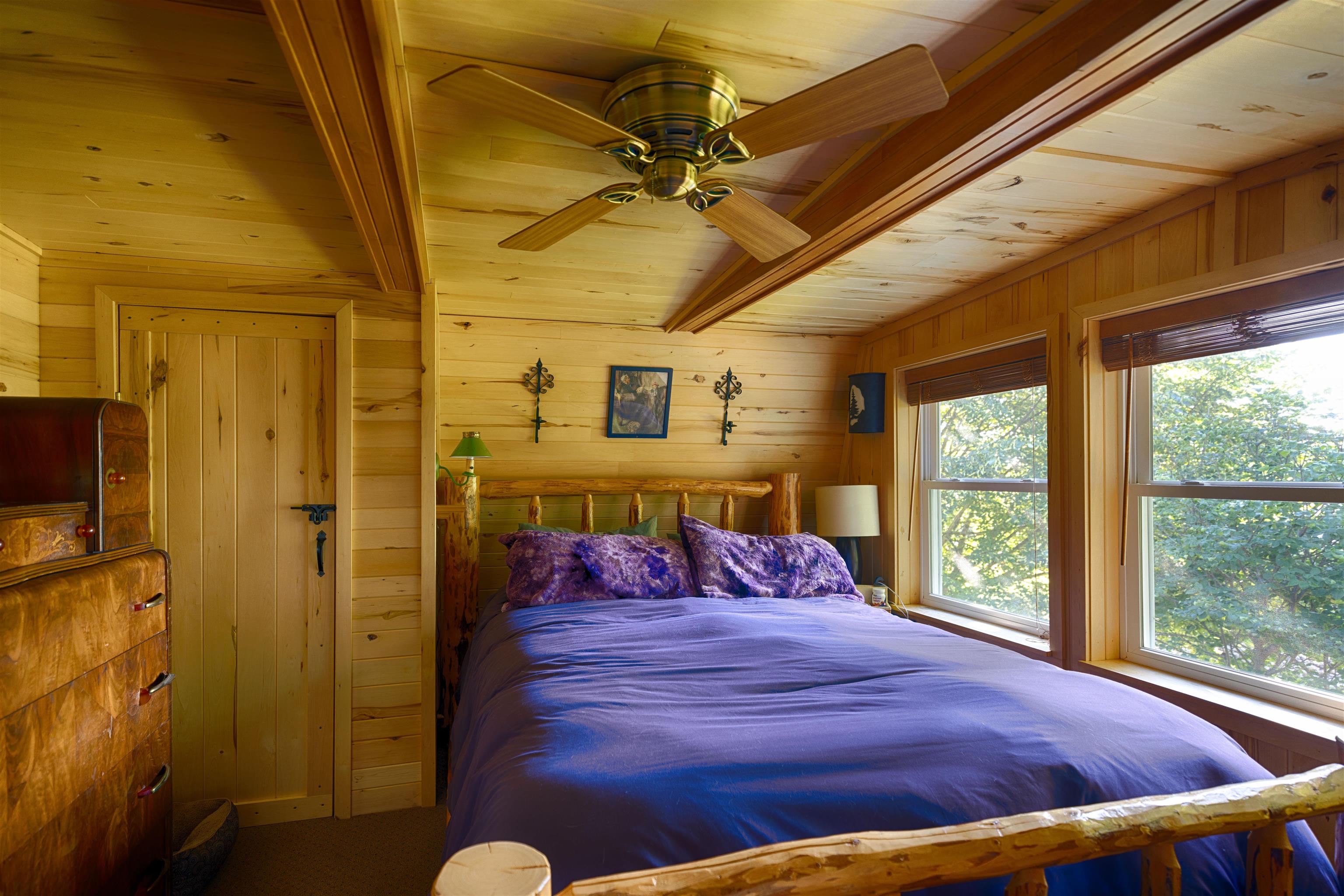2374 E Cabin Cr