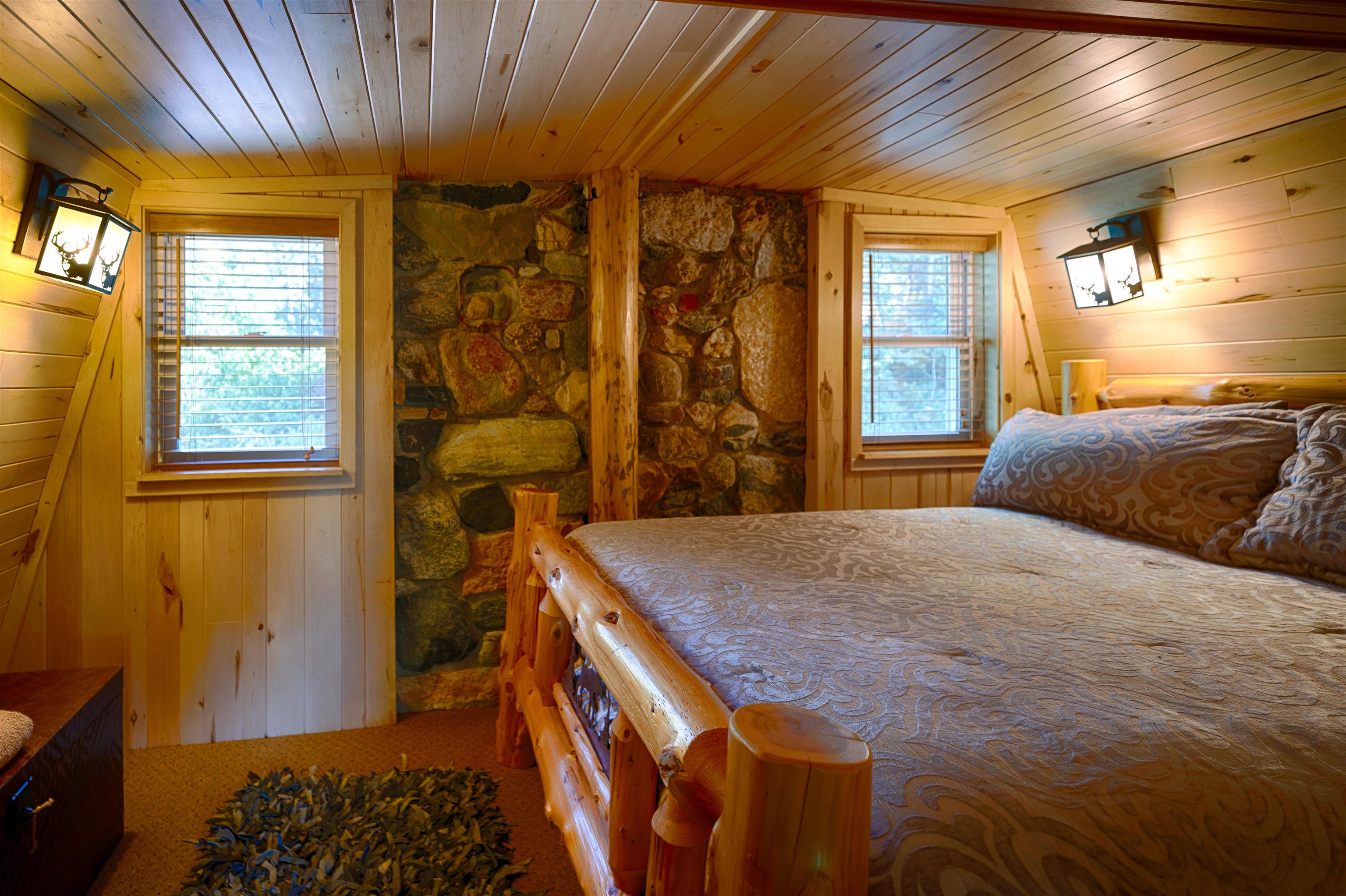 2374 E Cabin Cr