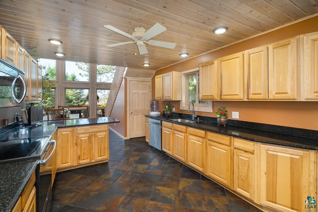 2161 Birch Point Rd