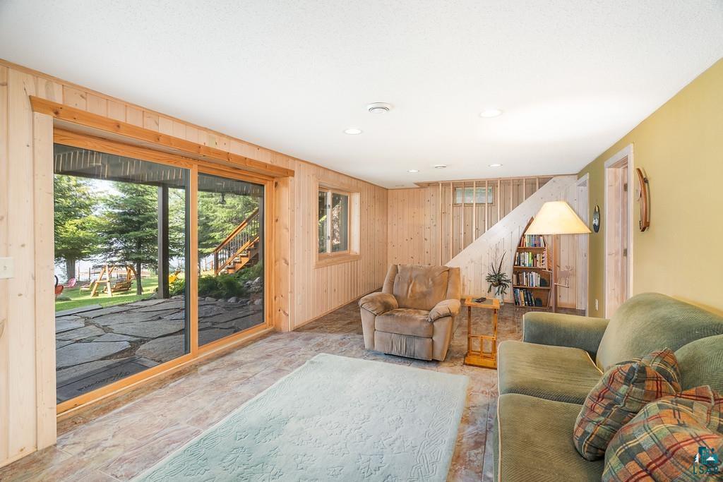 2161 Birch Point Rd