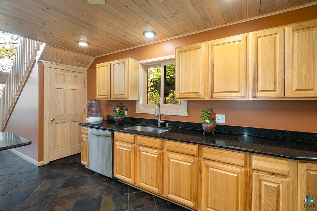 2161 Birch Point Rd