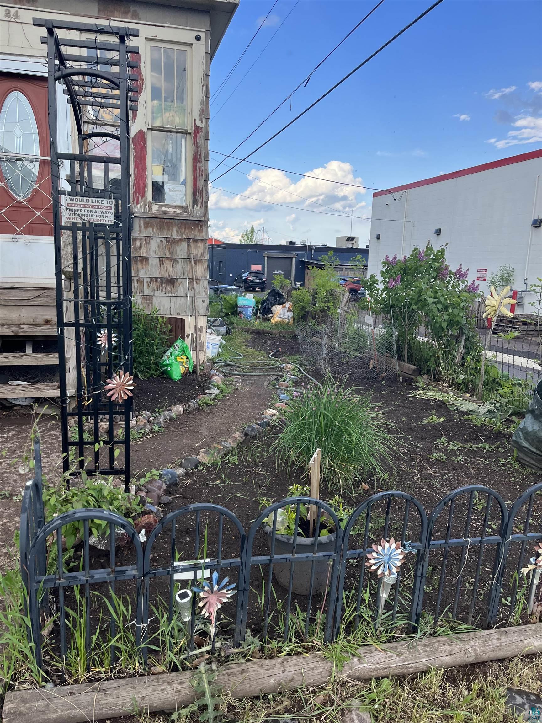 24 N 25th Ave W