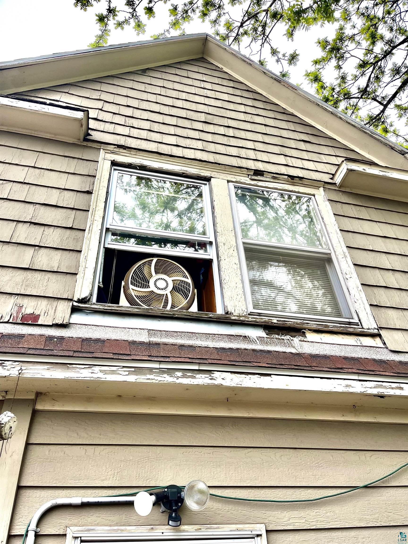 24 N 25th Ave W