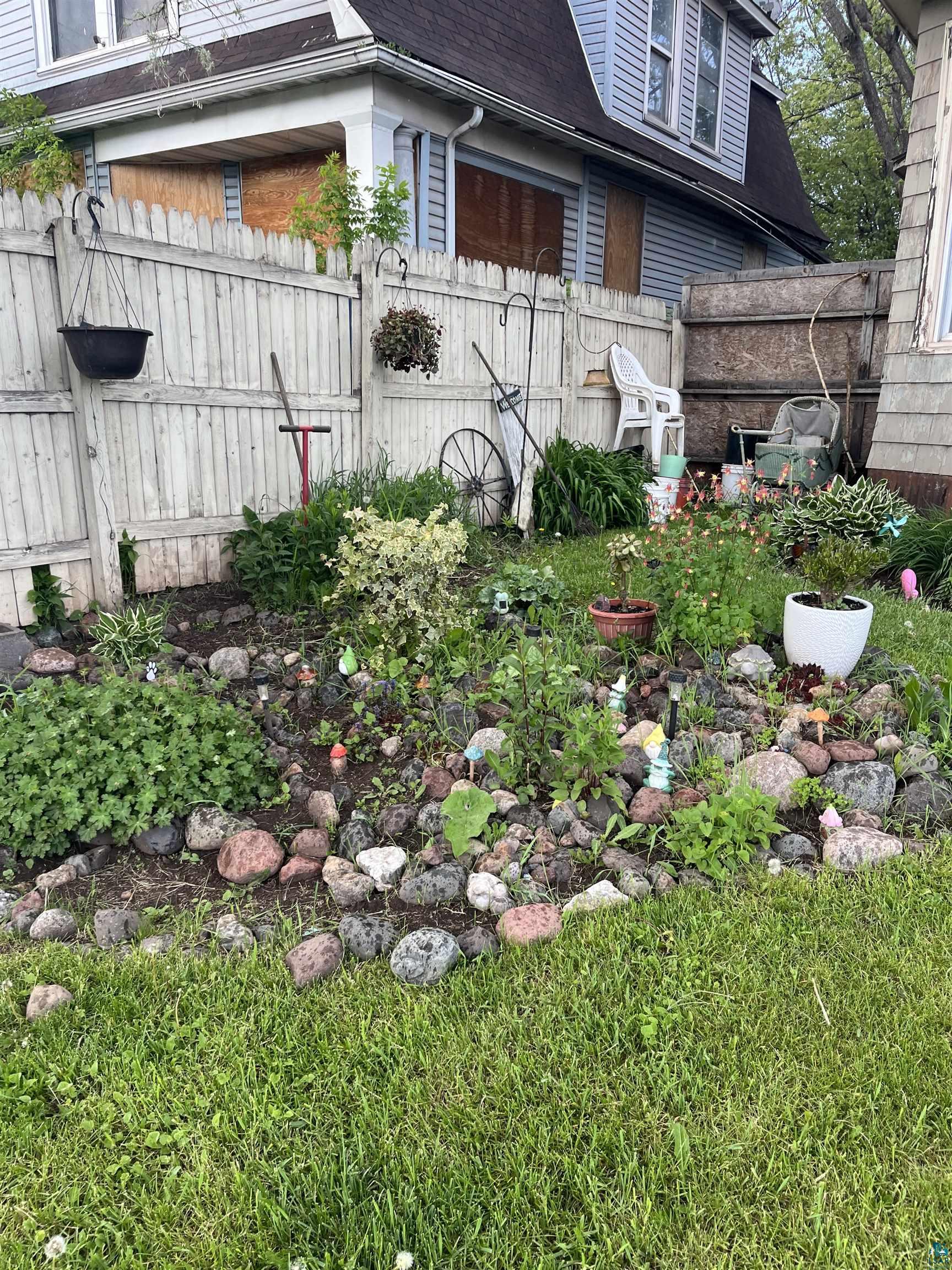 24 N 25th Ave W