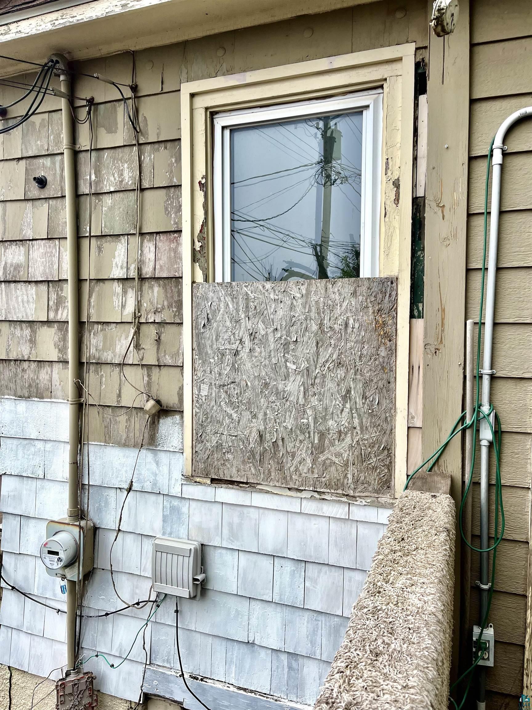 24 N 25th Ave W