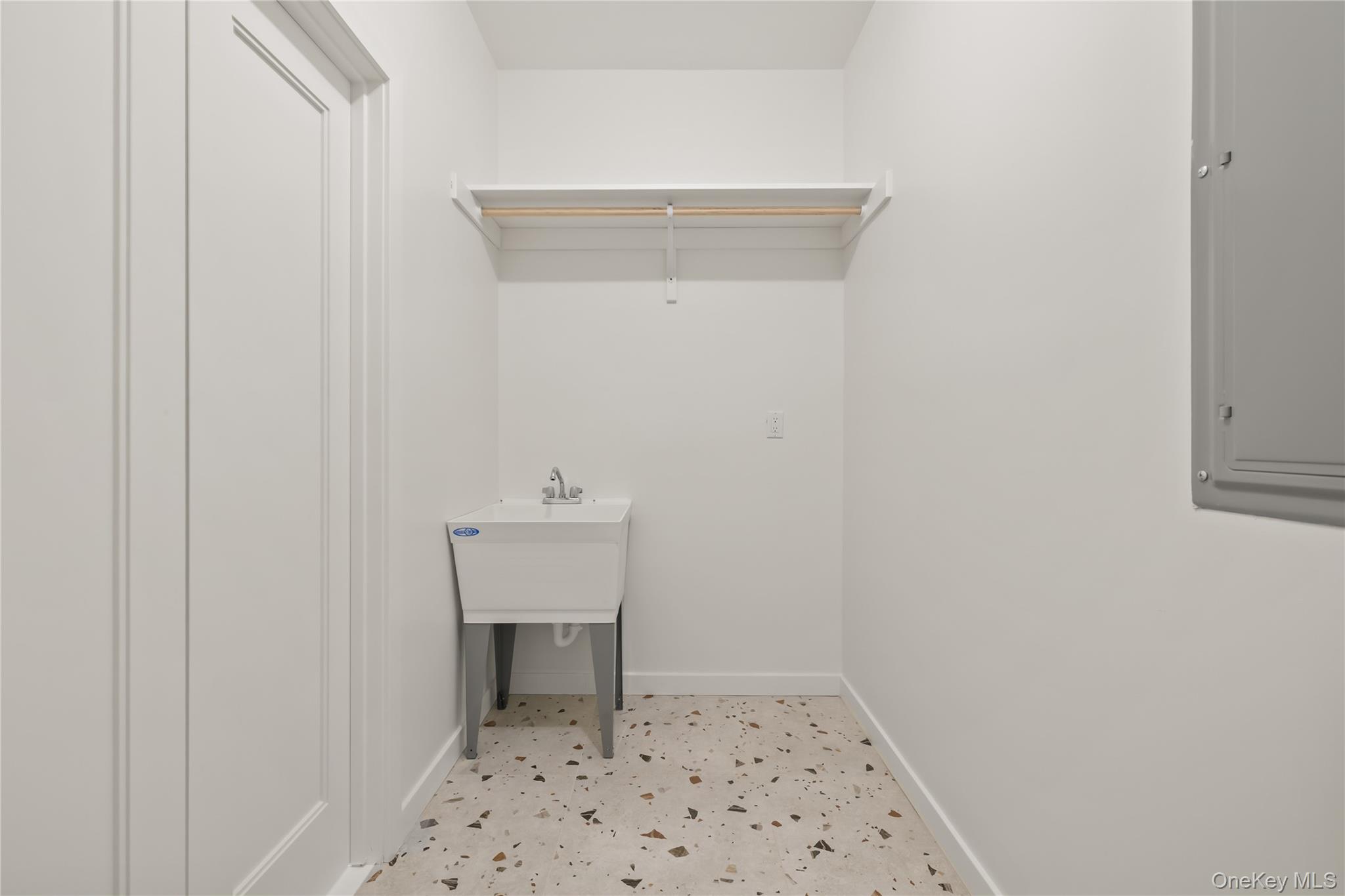 80 Twin Avenue Unit: 302