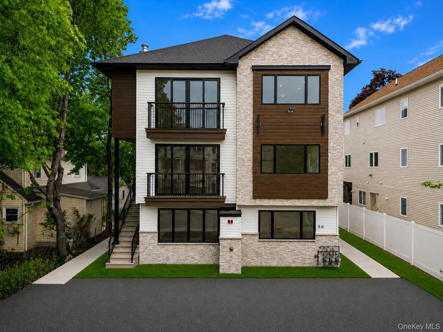 80 Twin Avenue Unit: 302
