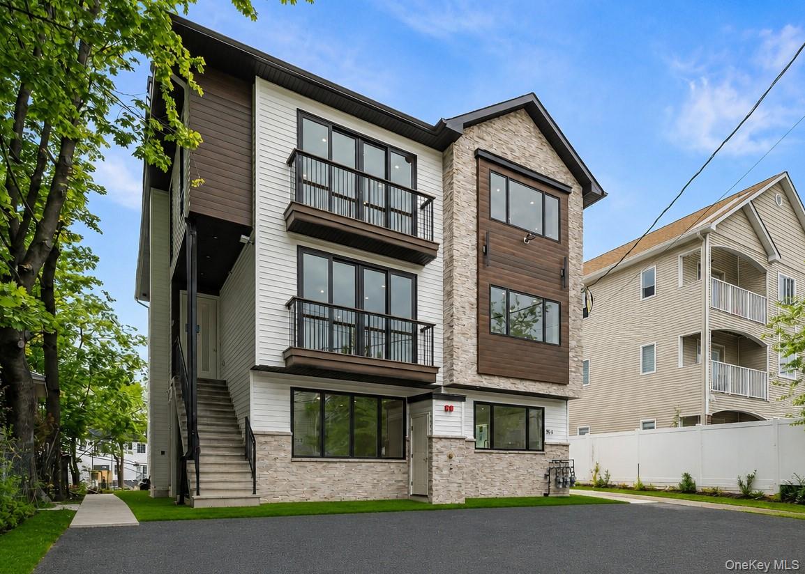 80 Twin Avenue Unit: 302