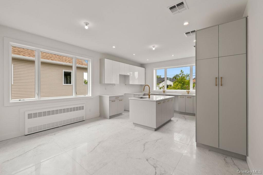 80 Twin Avenue Unit: 302