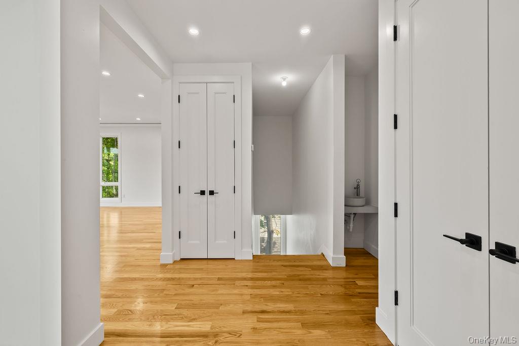 80 Twin Avenue Unit: 302