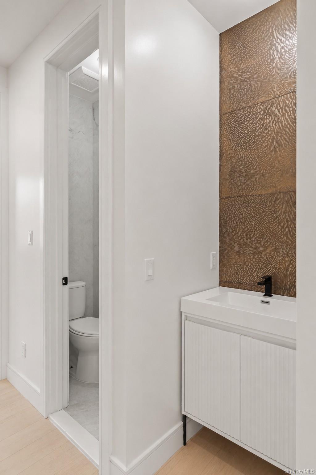 15 Warren Court Unit: 201