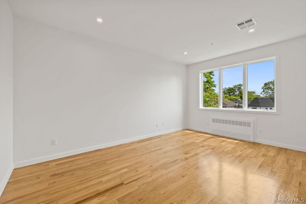 80 Twin Avenue Unit: 211