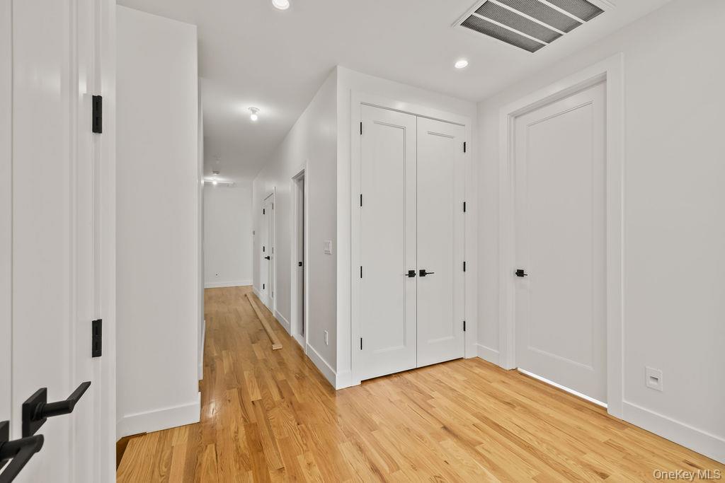 80 Twin Avenue Unit: 211