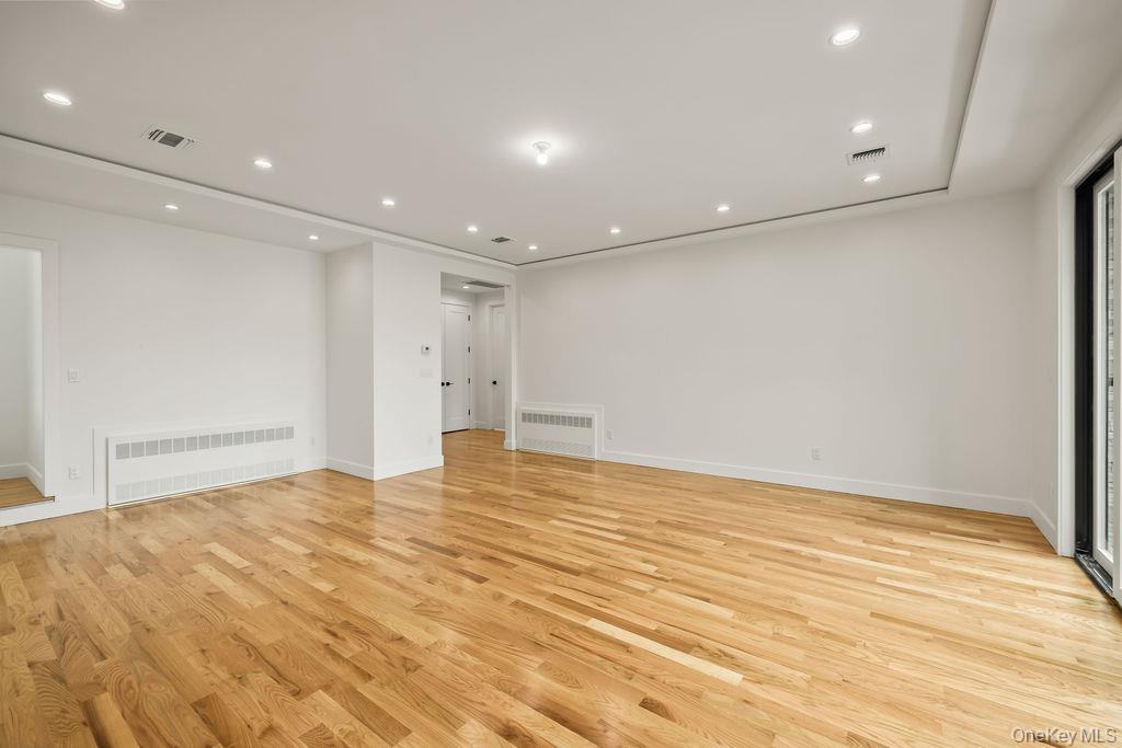 80 Twin Avenue Unit: 211