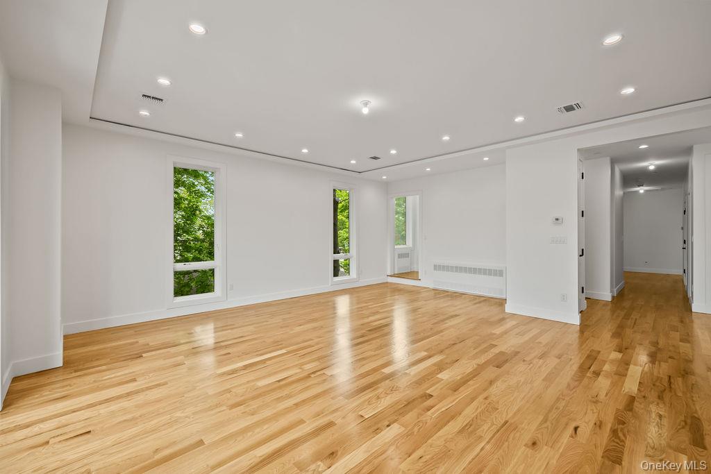 80 Twin Avenue Unit: 211