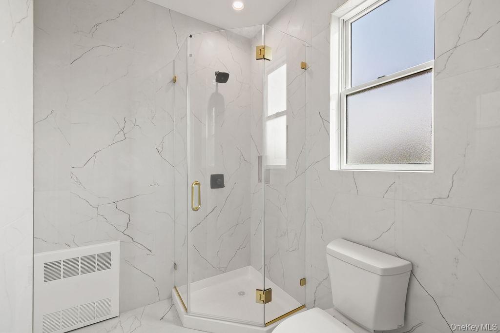 80 Twin Avenue Unit: 211