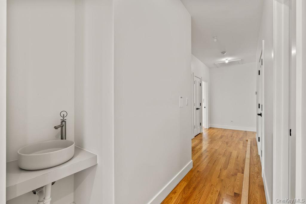 80 Twin Avenue Unit: 112