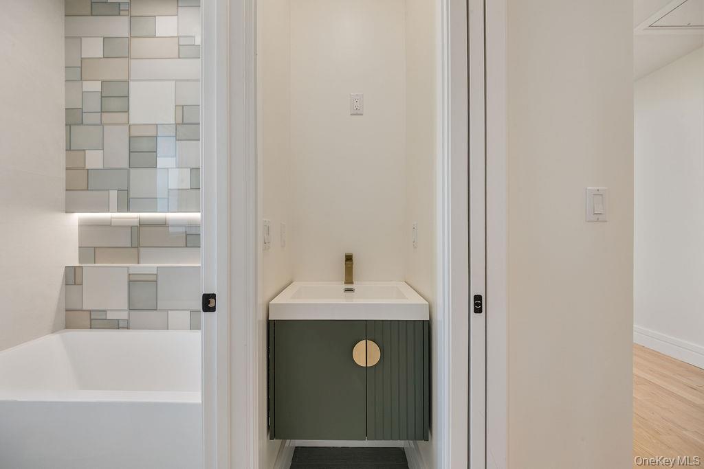 20 Singer Avenue Unit: 201
