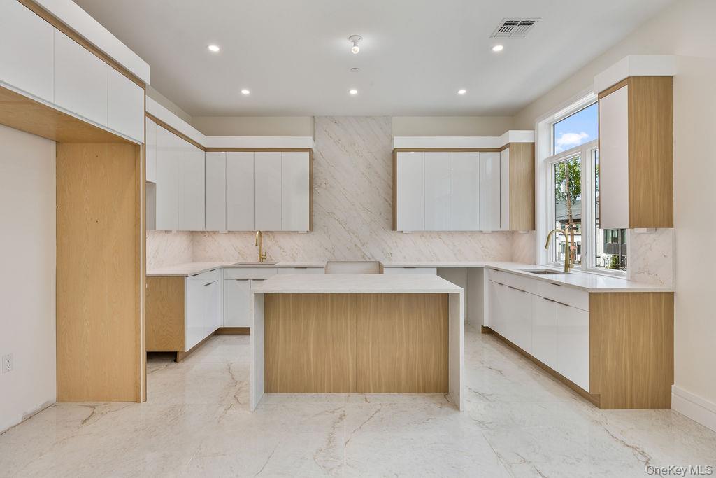 20 Singer Avenue Unit: 201