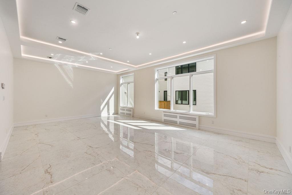 20 Singer Avenue Unit: 201