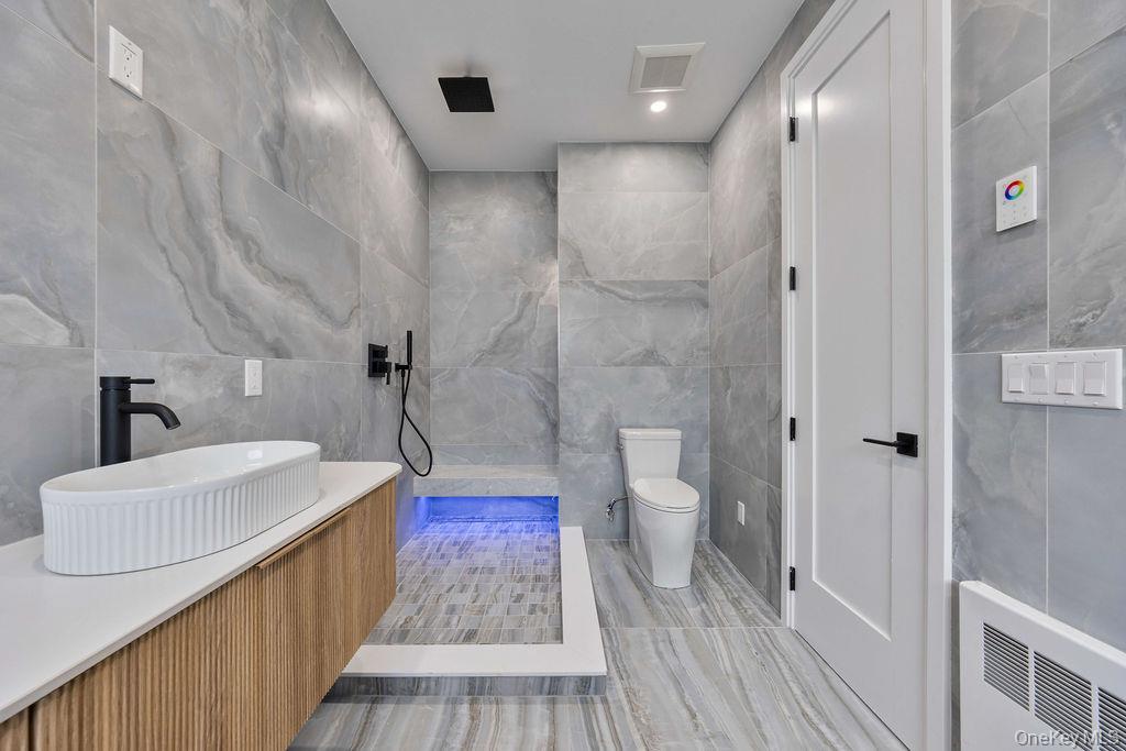20 Singer Avenue Unit: 201