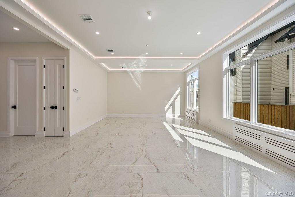 20 Singer Avenue Unit: 201