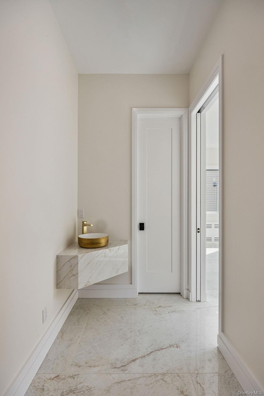 20 Singer Avenue Unit: 201