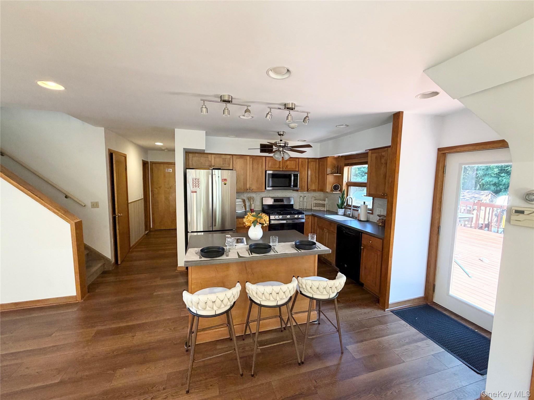 180 E Railroad Avenue