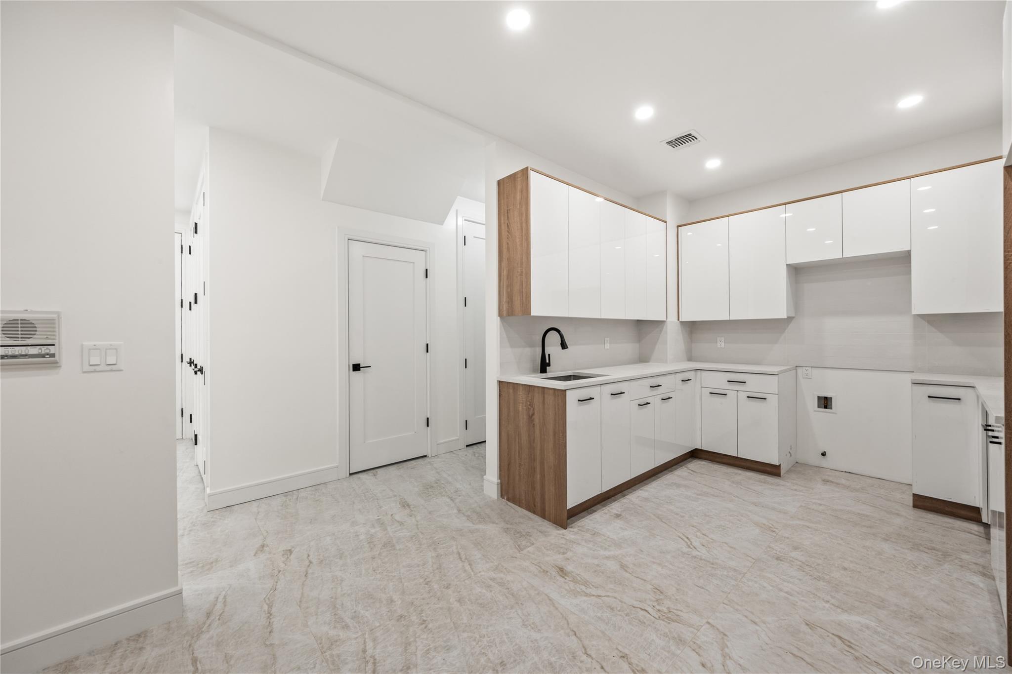 15 Warren Court Unit: 101