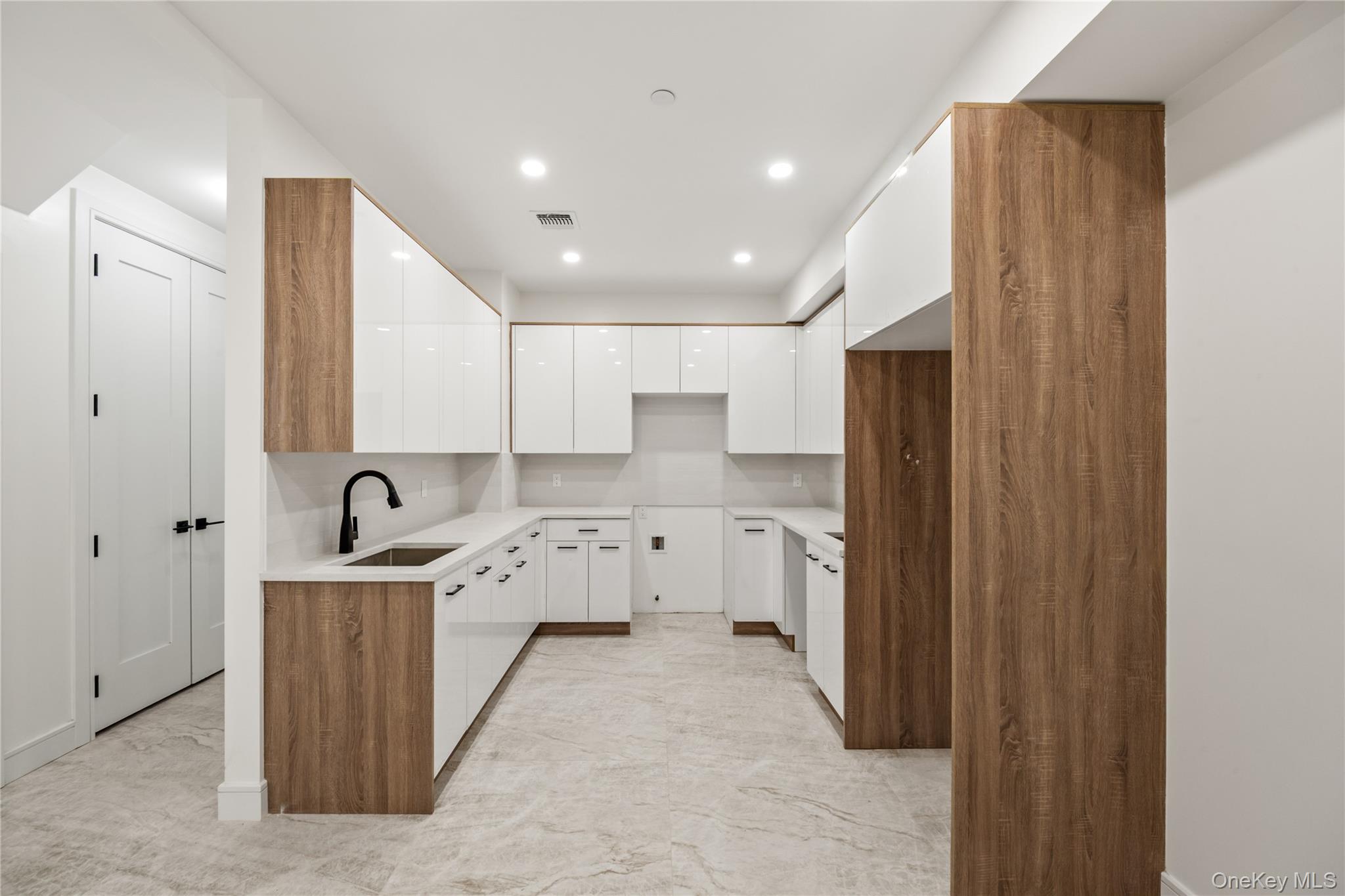15 Warren Court Unit: 101