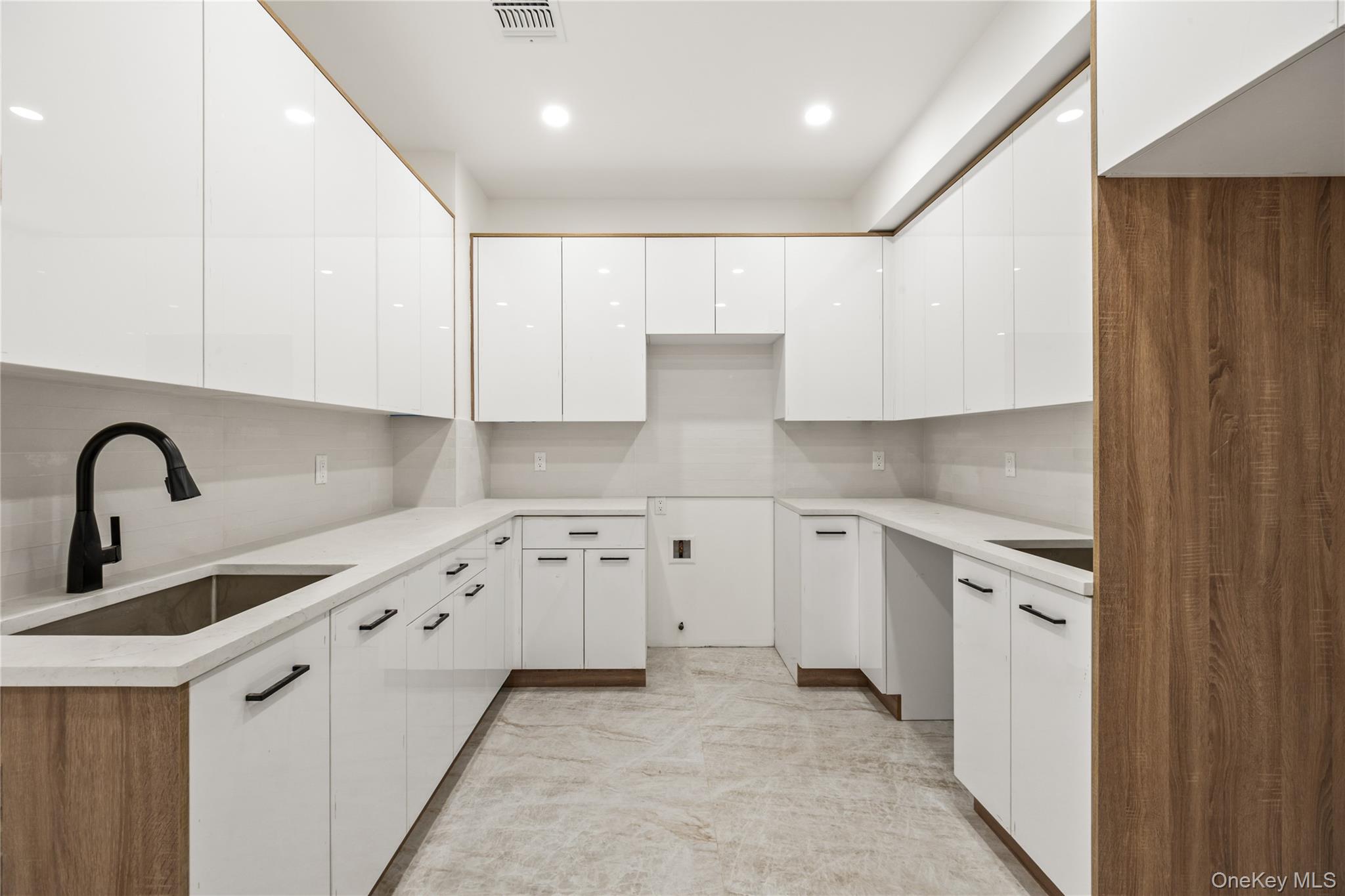 15 Warren Court Unit: 101