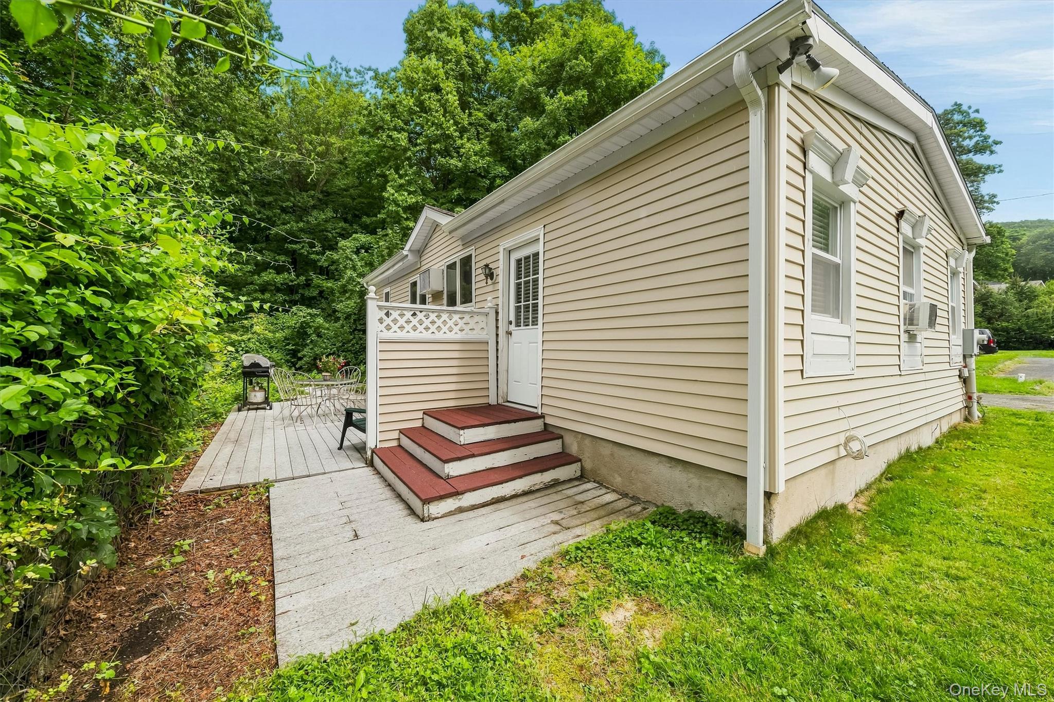7 Locust Drive