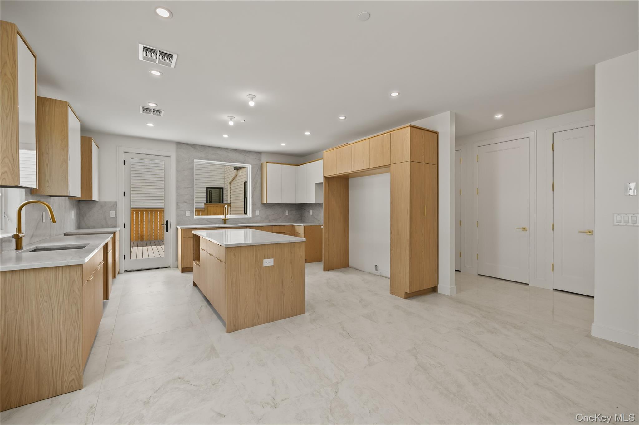 41 Saddle River Road Unit: 201