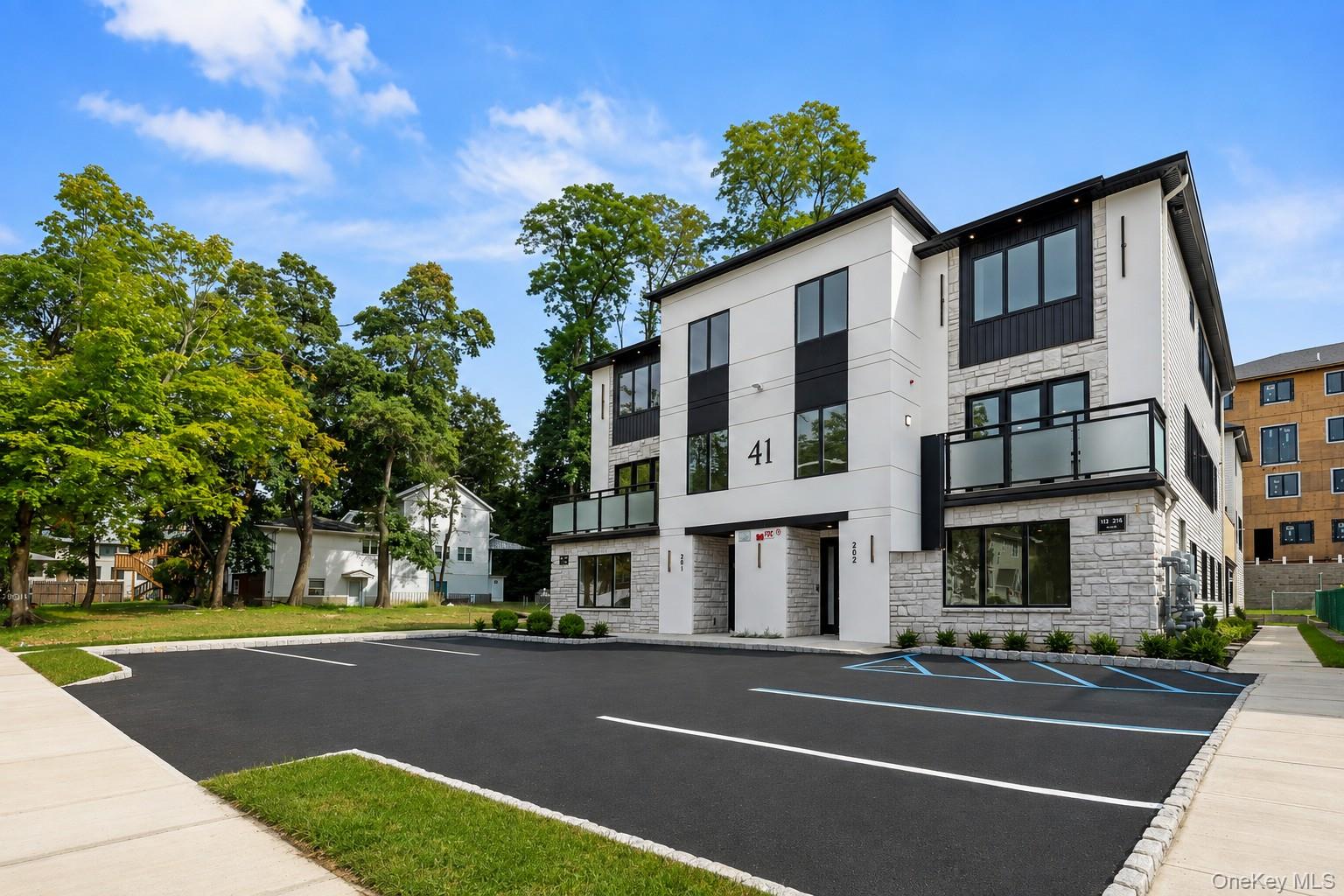 41 Saddle River Road Unit: 201
