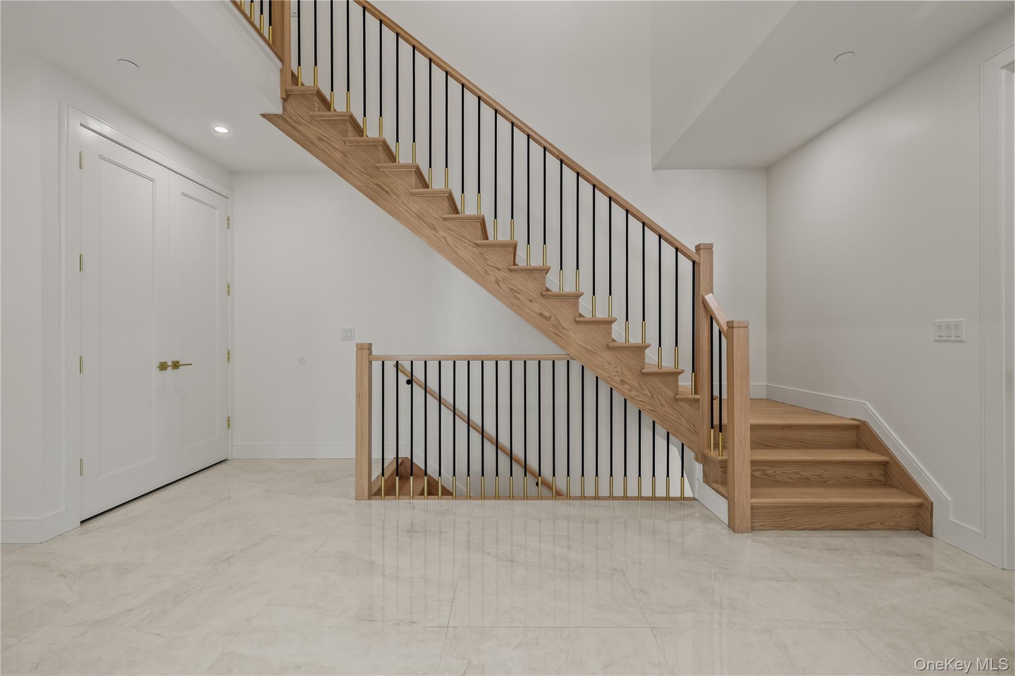 41 Saddle River Road Unit: 201