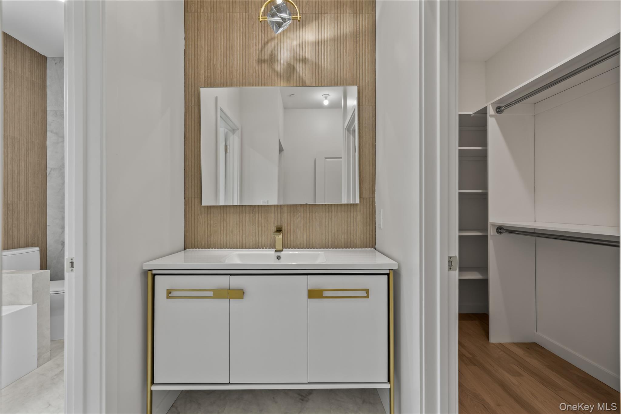 41 Saddle River Road Unit: 201