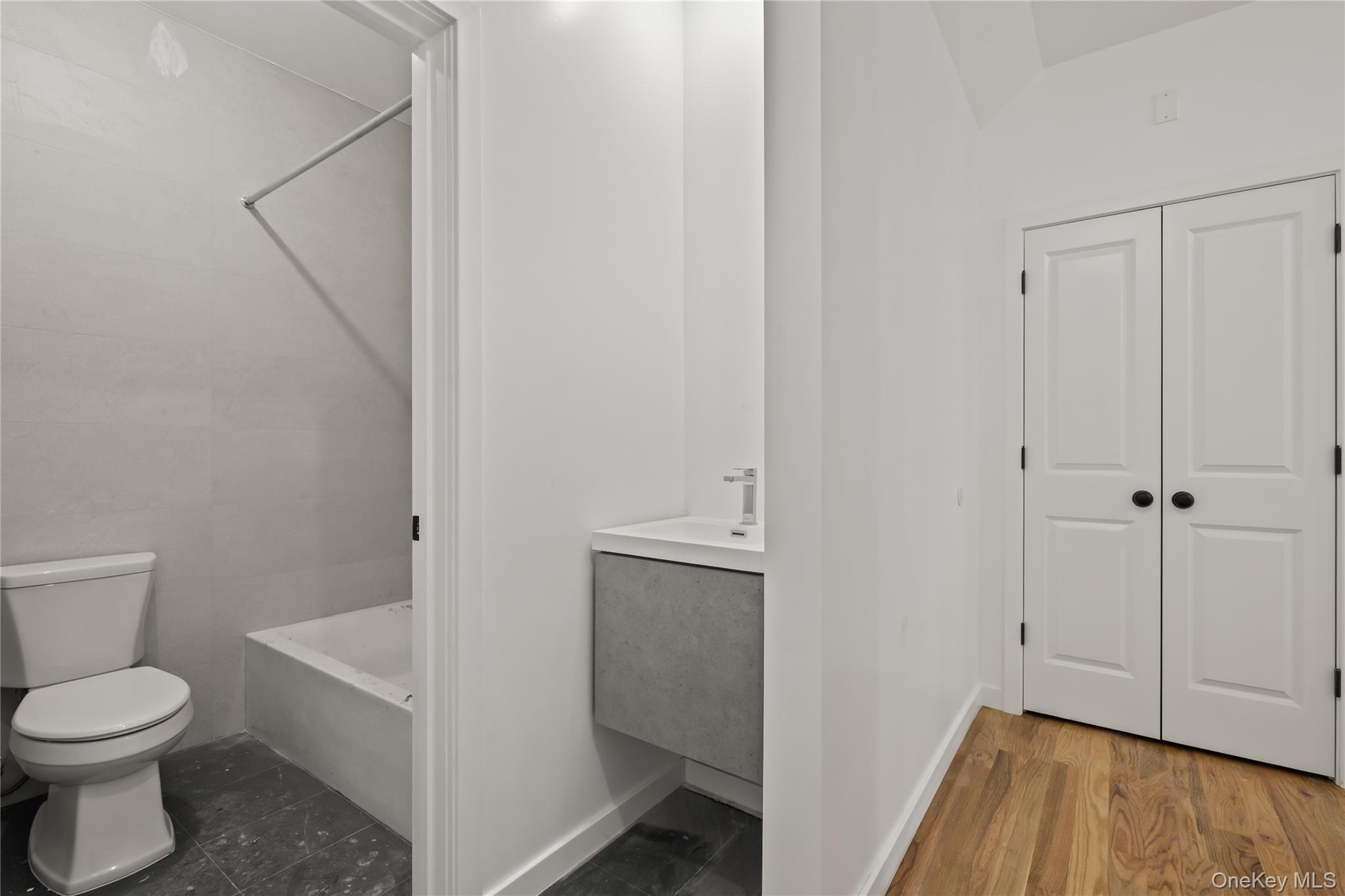 30 Northbrook Road Unit: 201