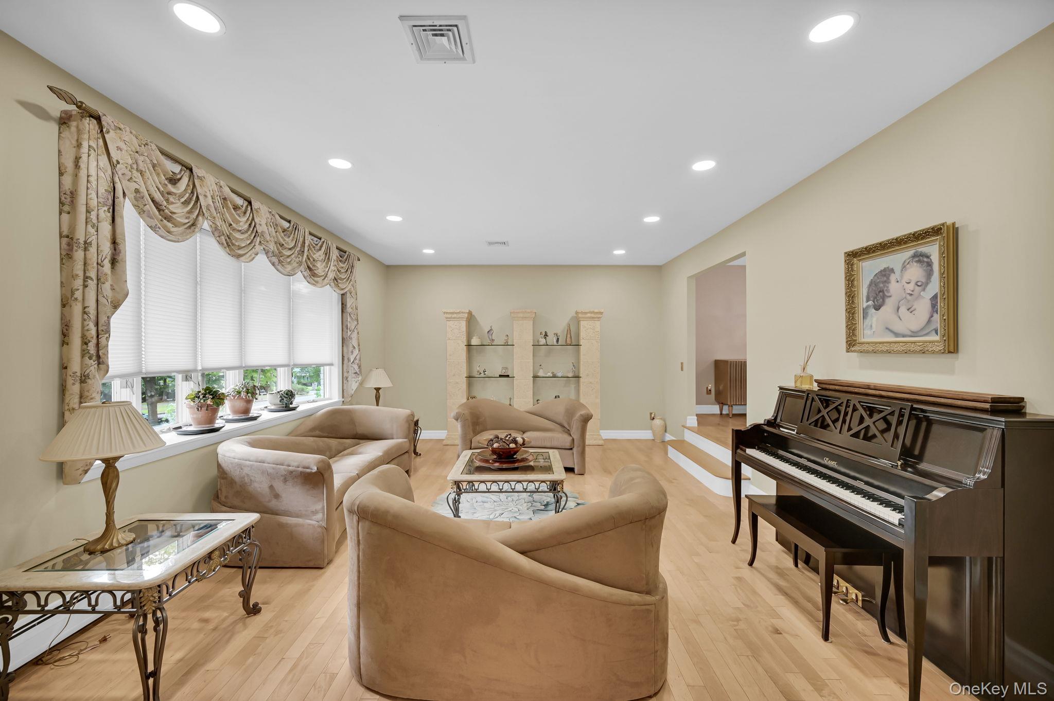 15 Ramapo Lane