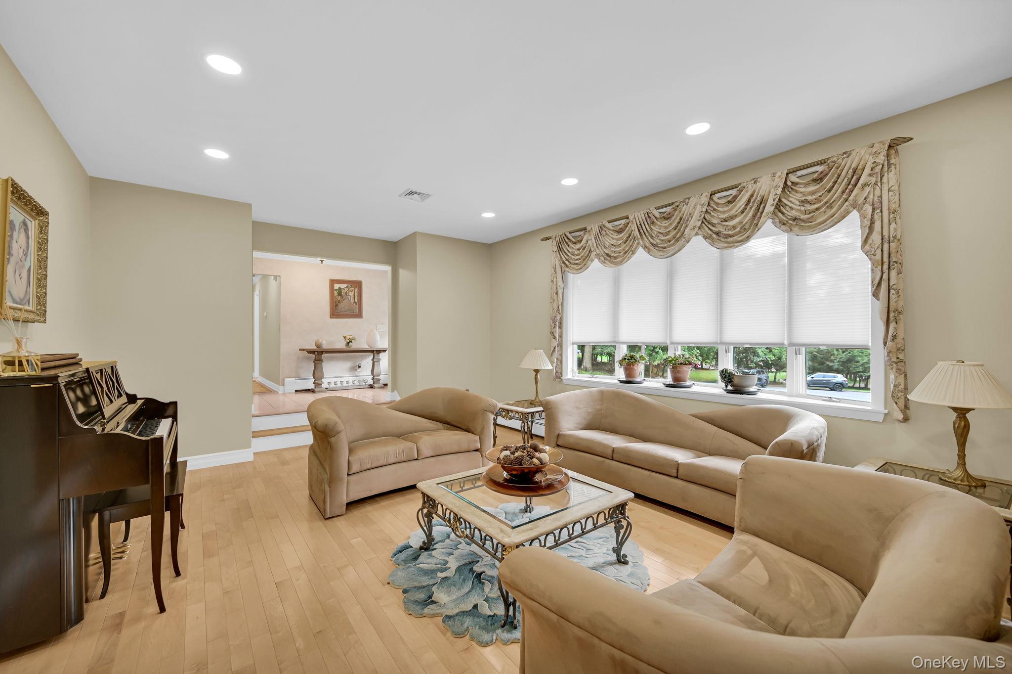 15 Ramapo Lane