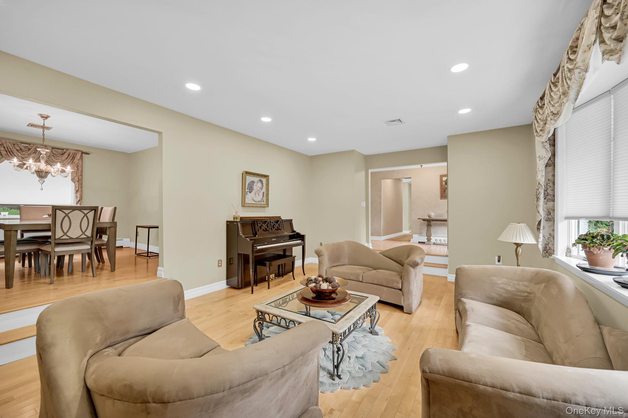 15 Ramapo Lane
