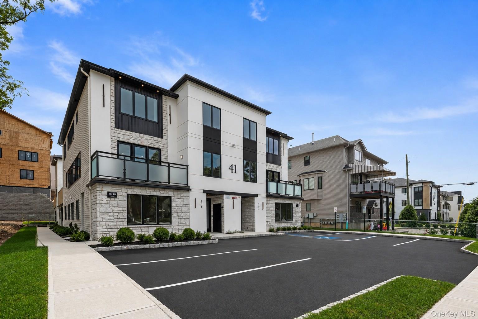 41 Saddle River Road Unit: 115
